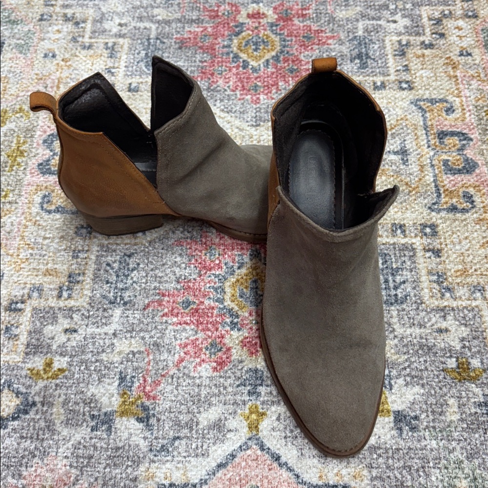 Dina True leather booties